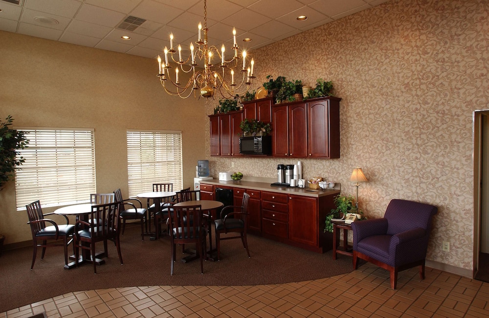 Bluegrass Extended Stay Hotel 40/57