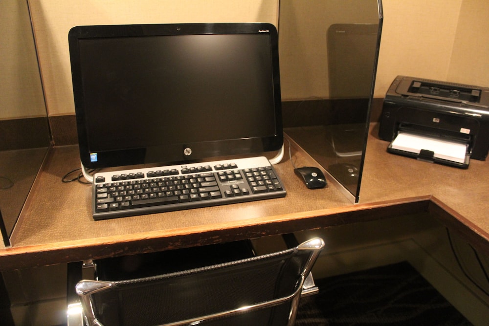 Executive Hotel Pacific 33/50