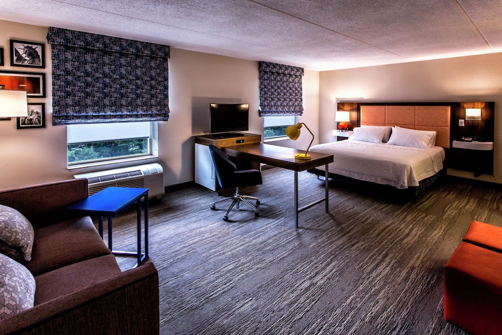 Hampton Inn And Suites Staten Island 12/41