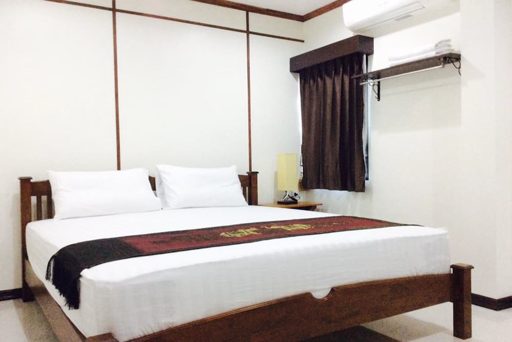 DELUXE, DOUBLE BED