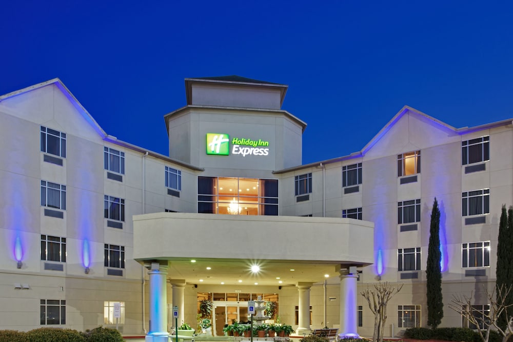 Holiday Inn Express Hotel And Suites Houston Downtown Convention Center 4/72