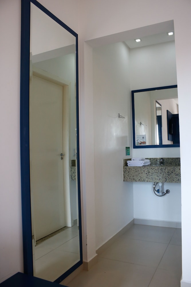 Hotel Acoriano 65/68