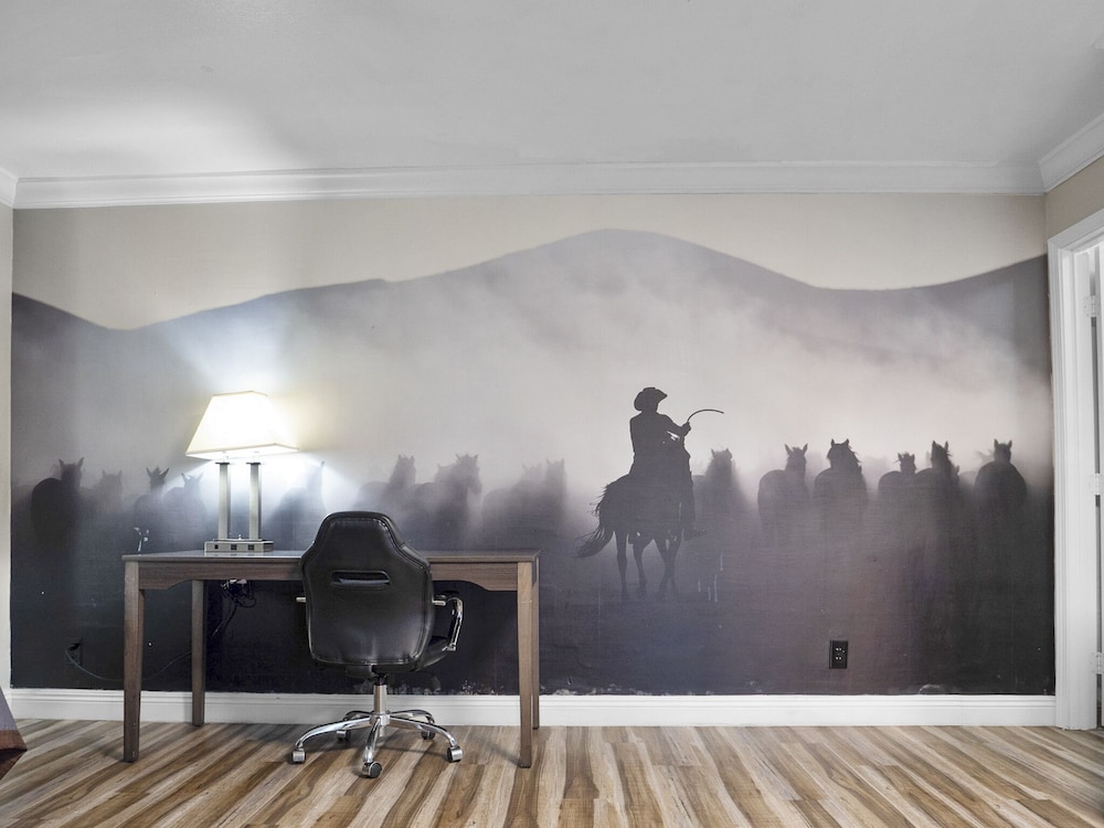 Rodeo Lodge (ex Americas Best Value Inn and Suites-Clovis/Fresno) 14/59