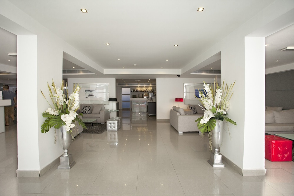 Lobby at ibis Styles Larnaca Finikoudes Beach, LARNACA