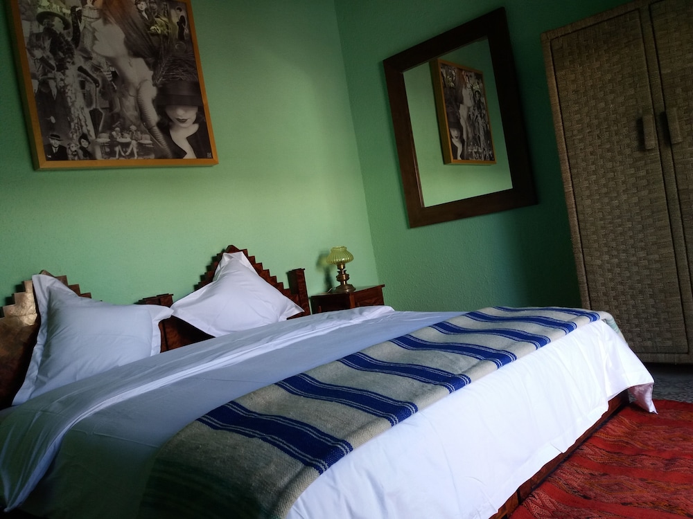 COMFORT, QUEEN BED