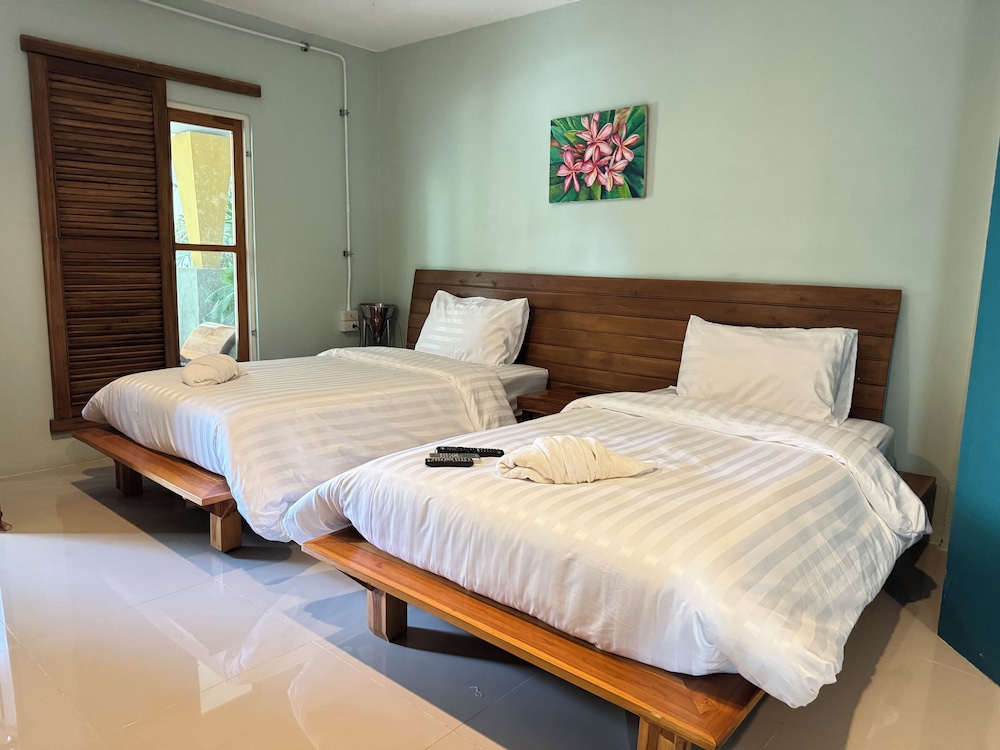 Standard, Twin Beds