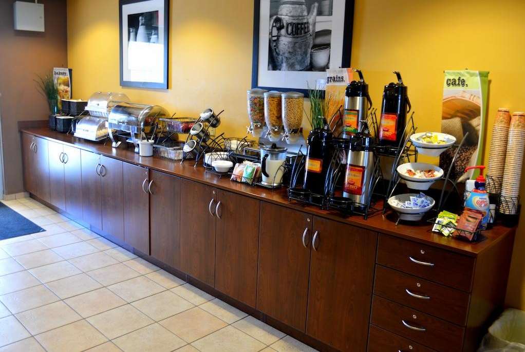 Microtel Inn & Suites by Wyndham Rawlins 2/2