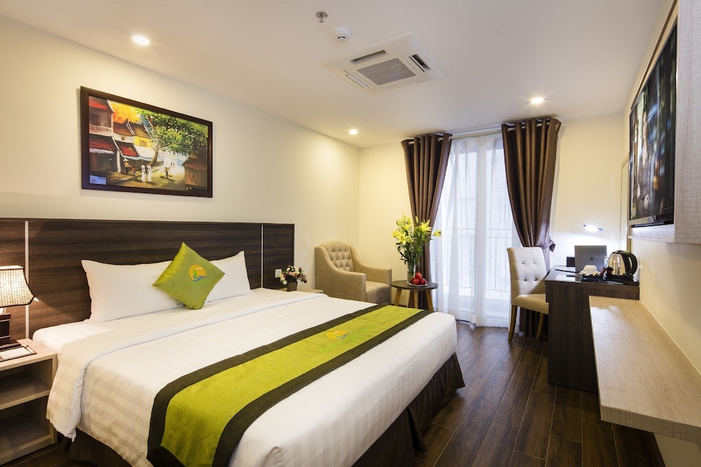 SENIOR, DOUBLE BED, CITY VIEW