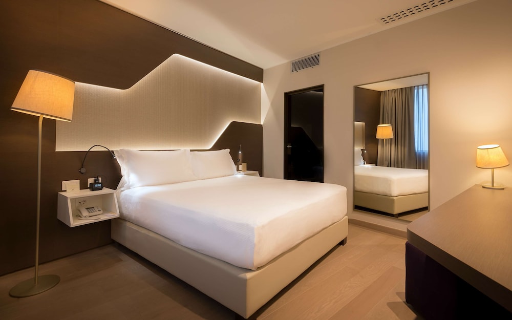 Doubletree By Hilton Hotel Yerevan City Centre 8/67