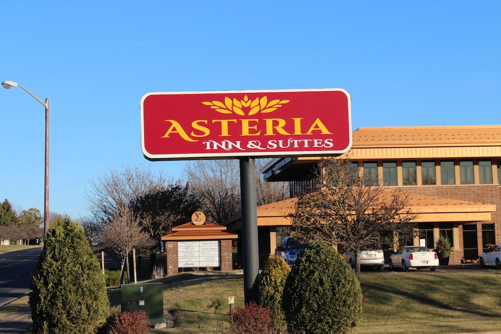 Coratel Inn and Suites Maple Grove 2/50
