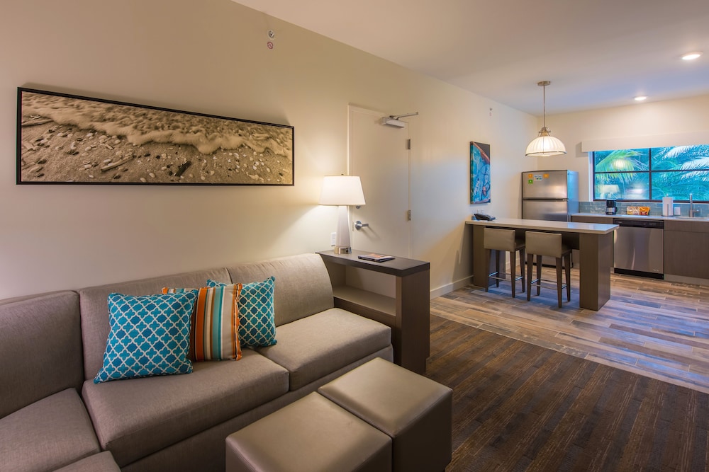 HYATT HOUSE NAPLES/5TH AVENUE 48/75