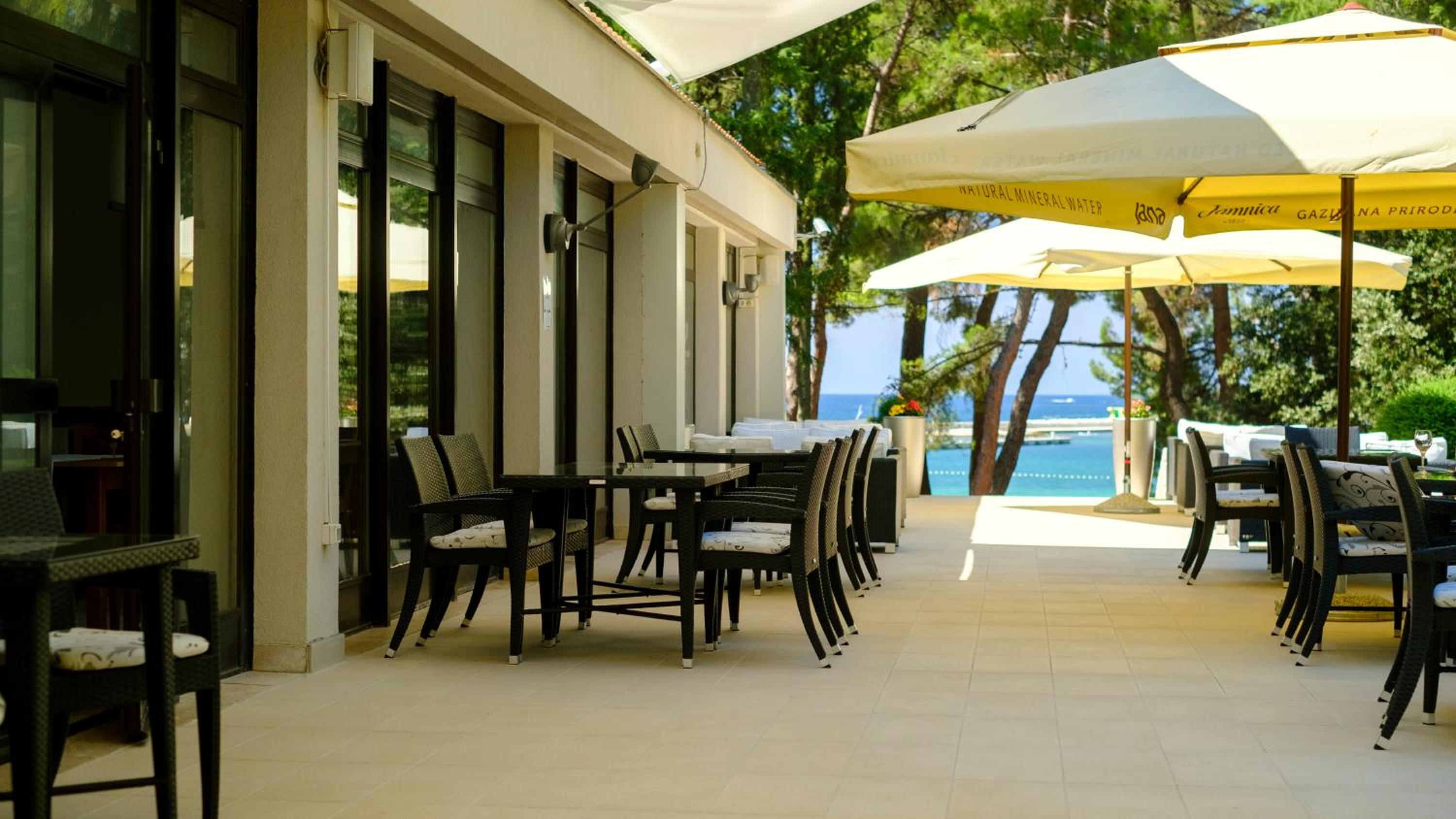Flores Hotel 43/57