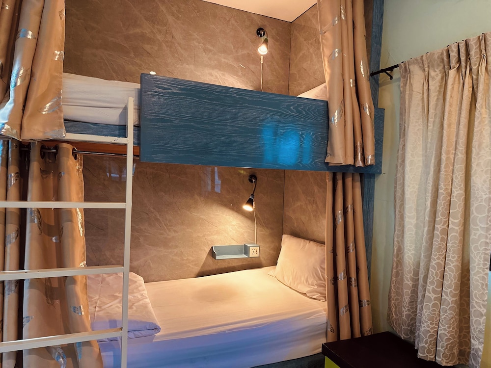 The Luna Hostel 25/50