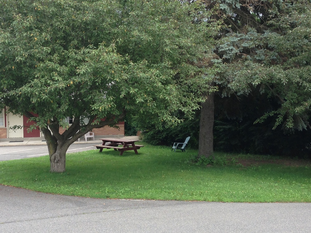 Berkshire Inn 29/32