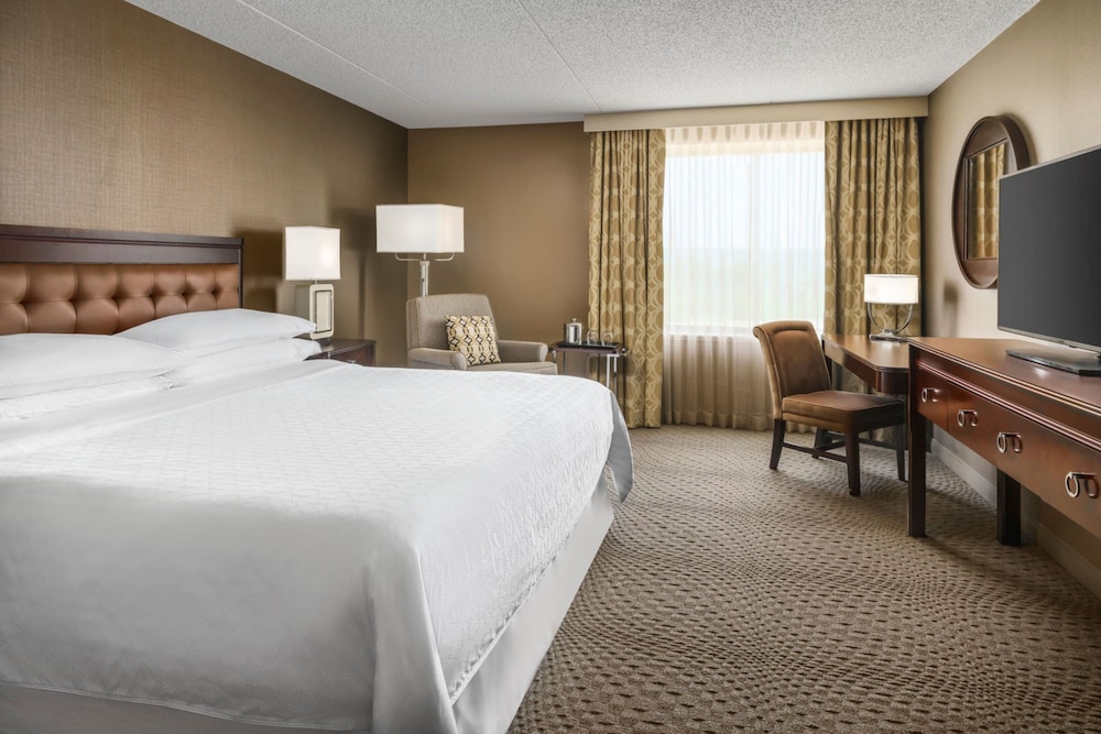 Room at Sheraton Great Valley Hotel, MALVERN - PA
