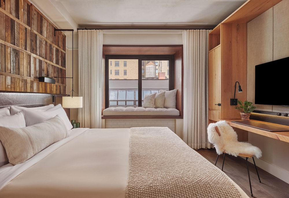 CITY LOUNGE, KING BED