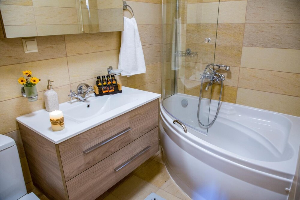 Casa Leone Suites 50/50