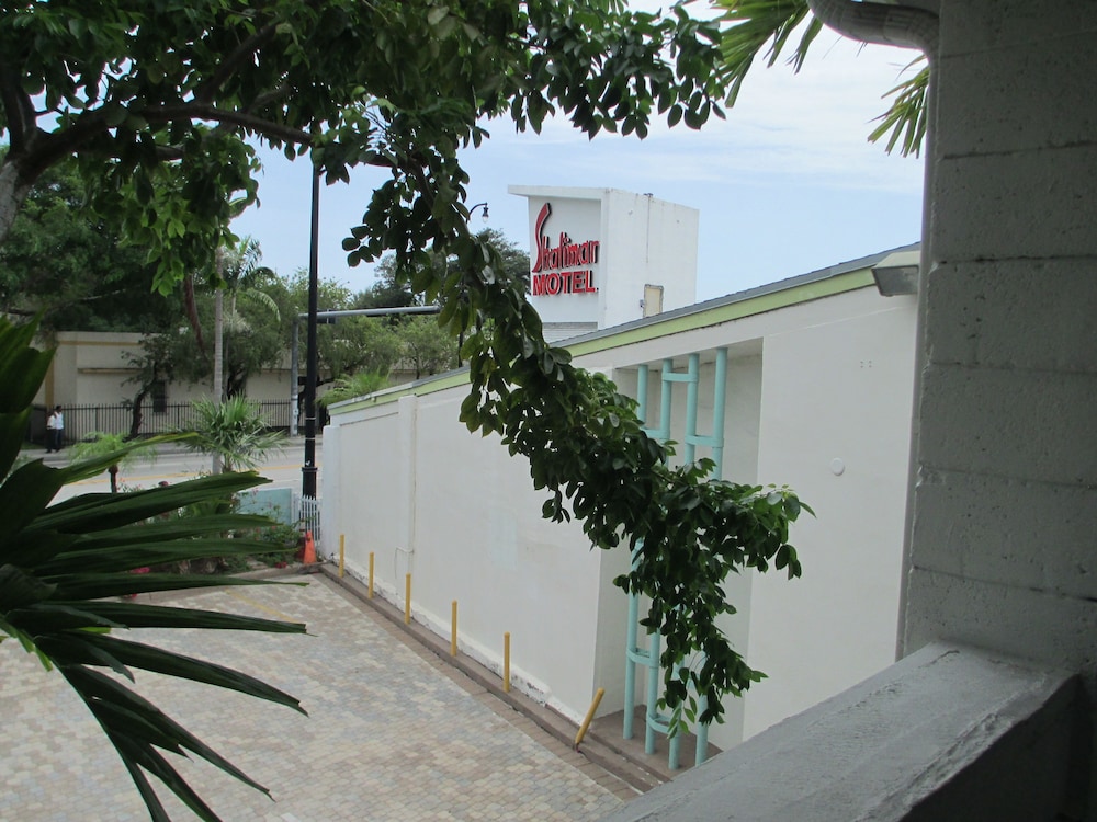 Shalimar Motel 42/47