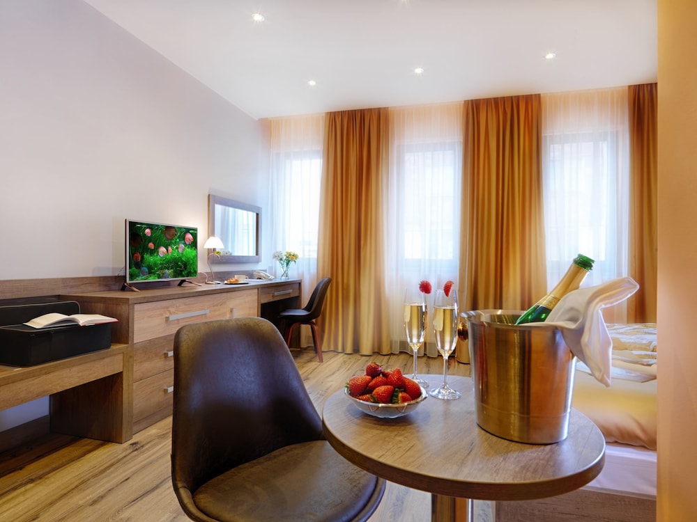 Viktor Hotel 32/55