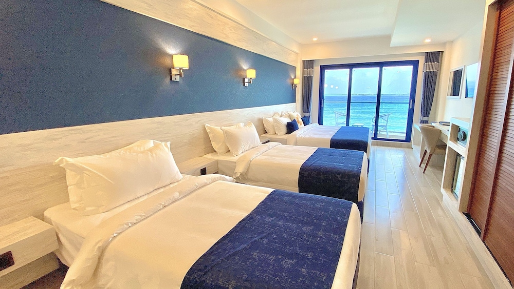Deluxe, Quadruple, King and Twin Beds, Sea View, Balcony