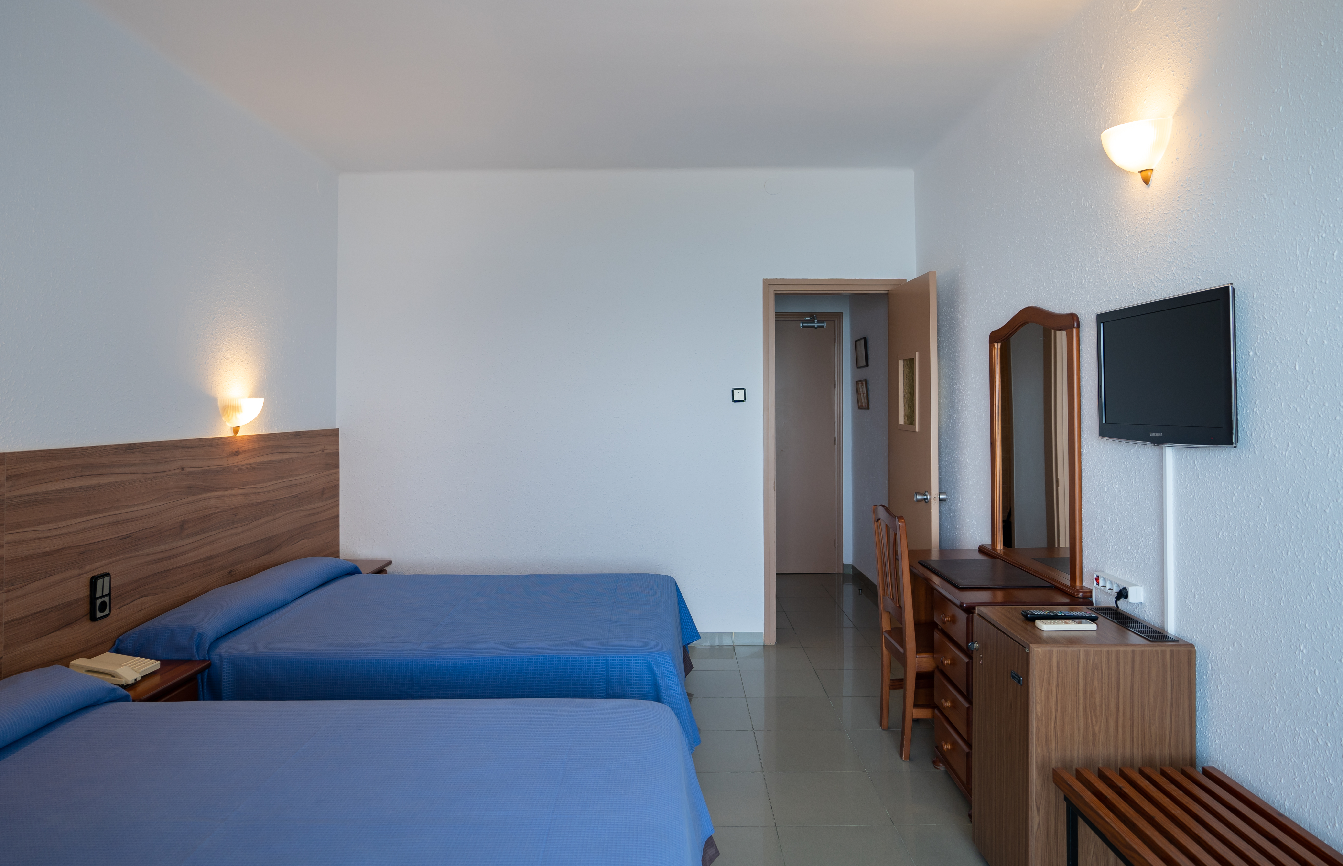 Room, Lateral Side Sea View