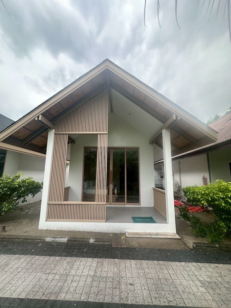 Phi Phi Andaman Legacy Resort 6/74