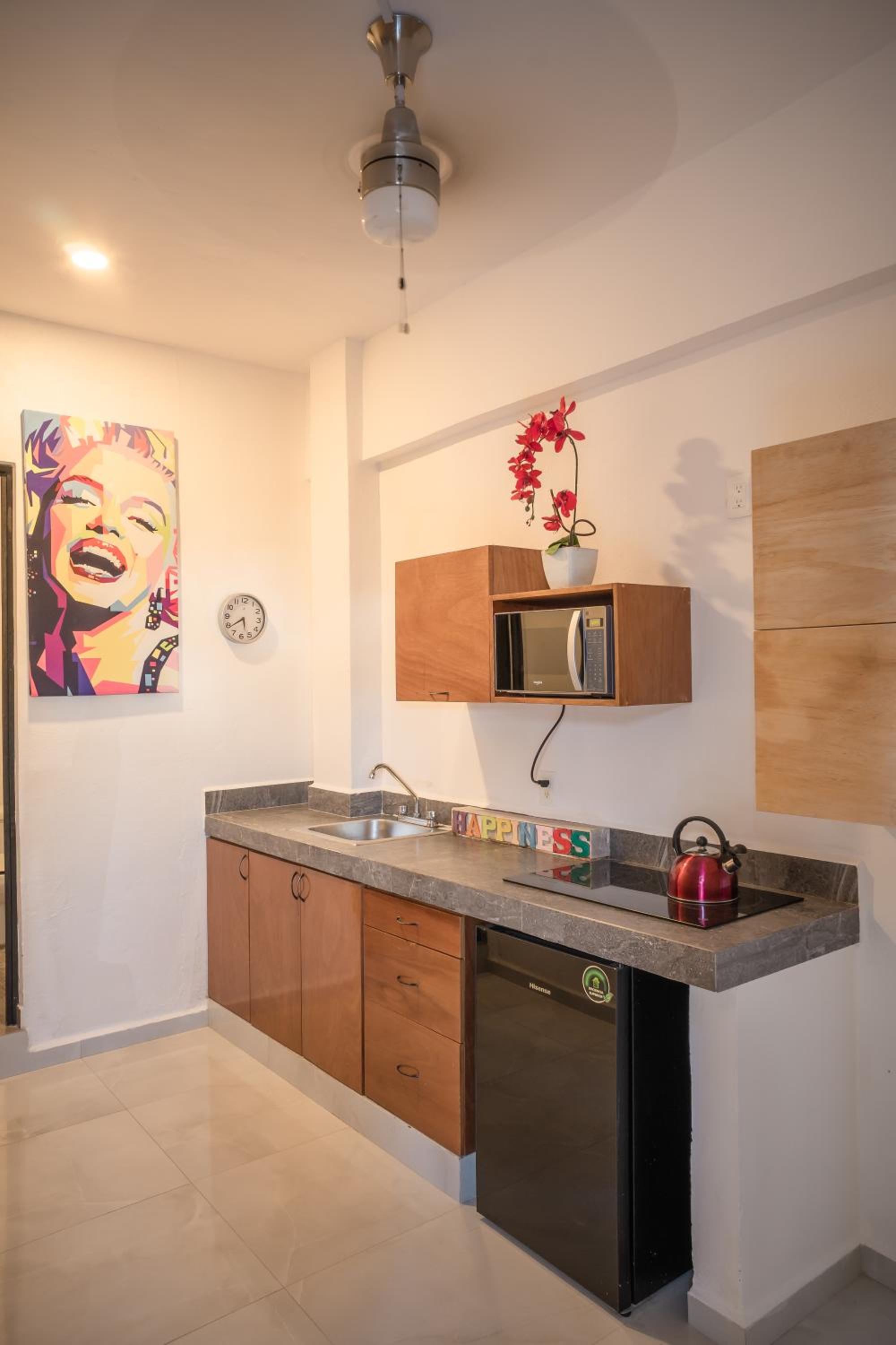Maui Suites by GuruHotel 9/50