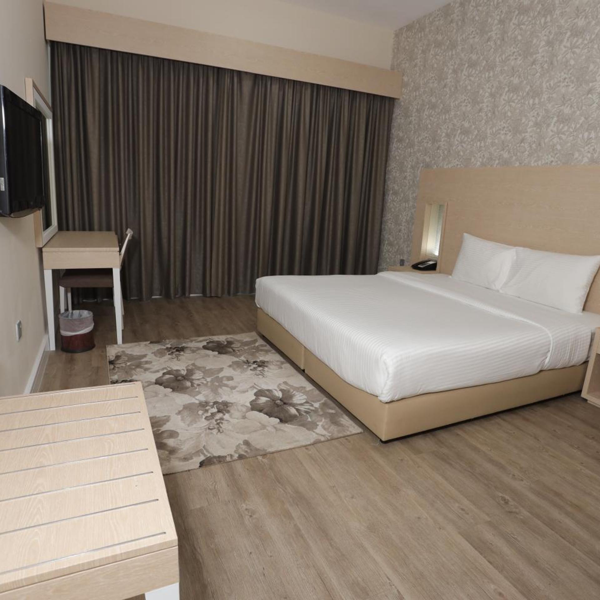 3 Bedrooms, Suite, Apartment