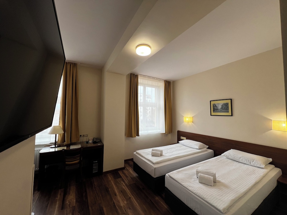 Memel Hotel 22/66
