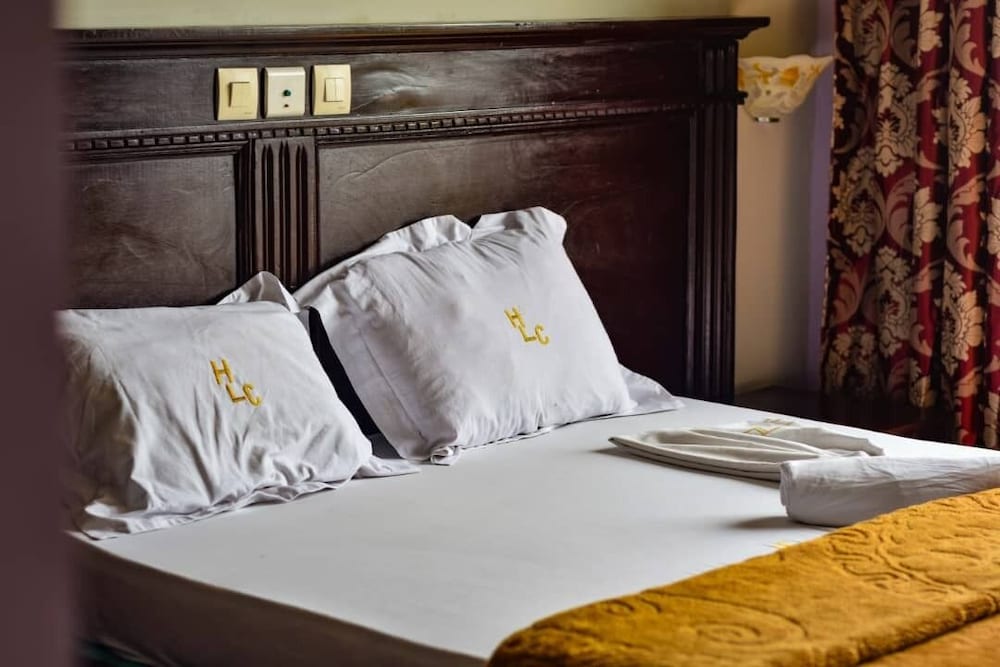 Hotel Le Chateau 9/19