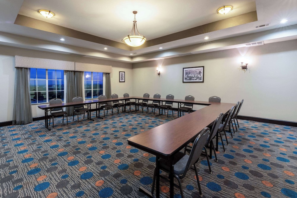 La Quinta Inn & Suites by Wyndham Fort Worth - Lake Worth 40/50