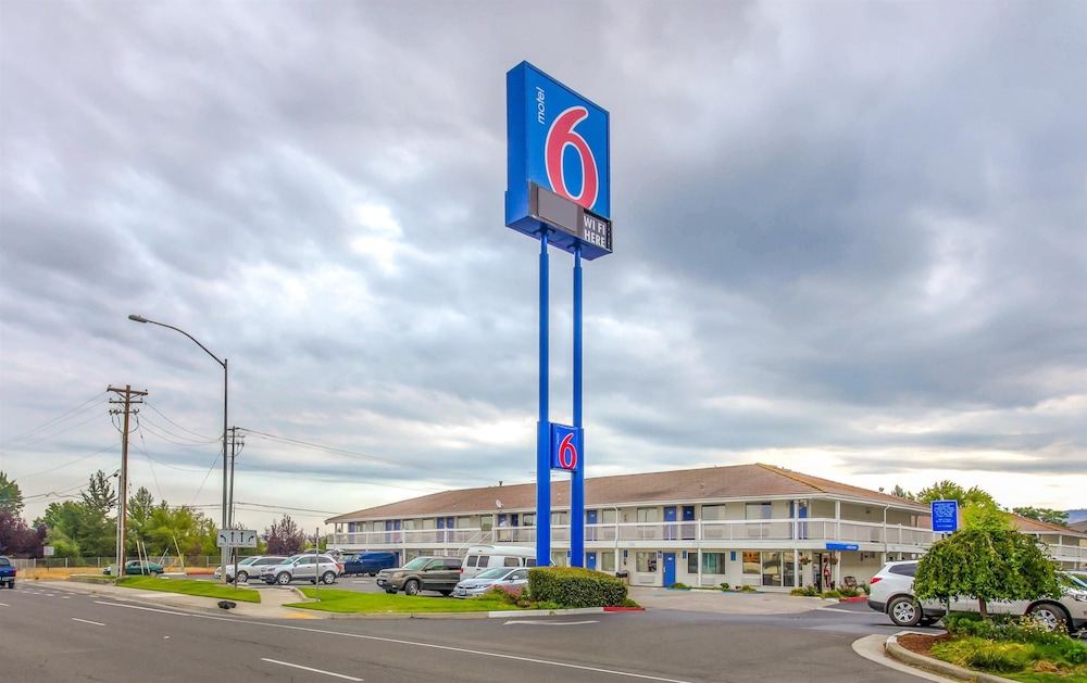 Motel6 Medford, OR - North 10/52