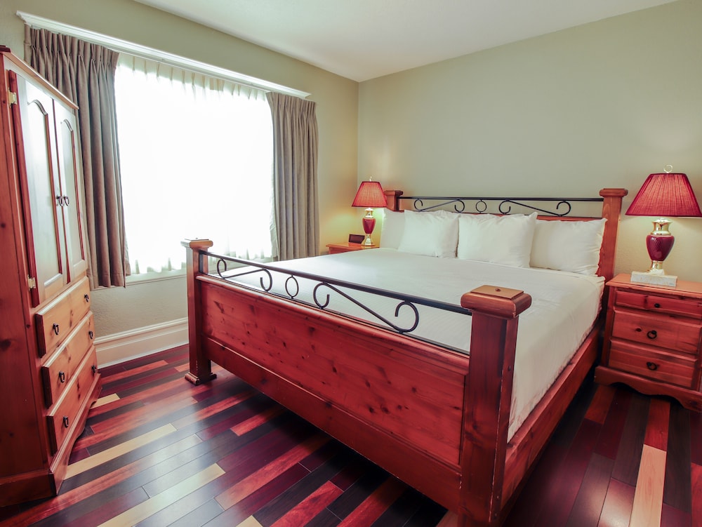 1 BEDROOM, SUITE