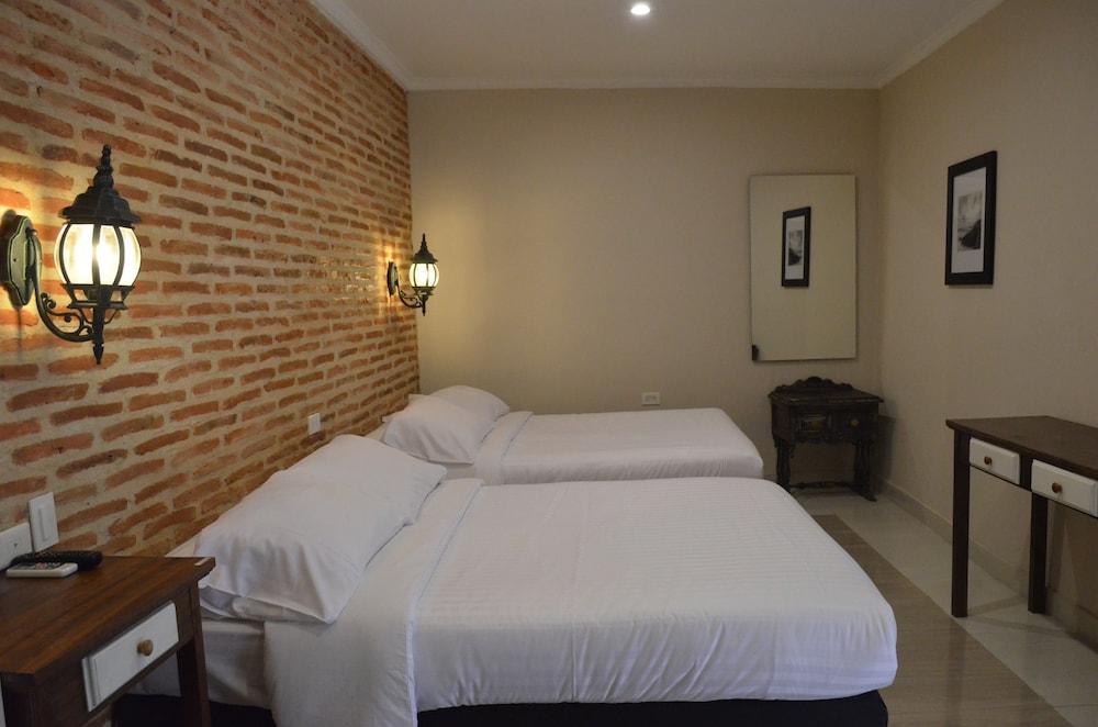 ROOM, QUADRUPLE