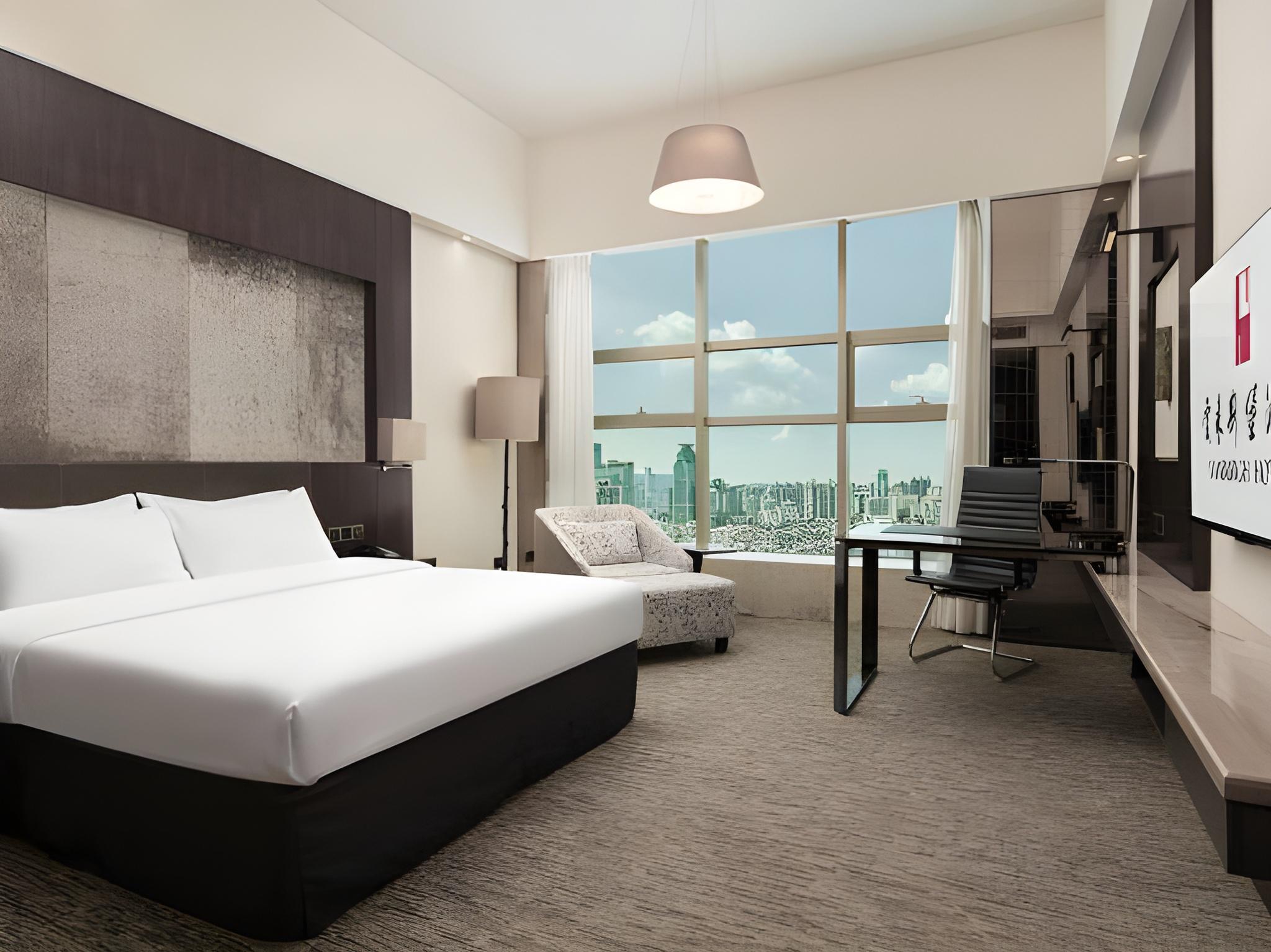 Business, Queen Bed