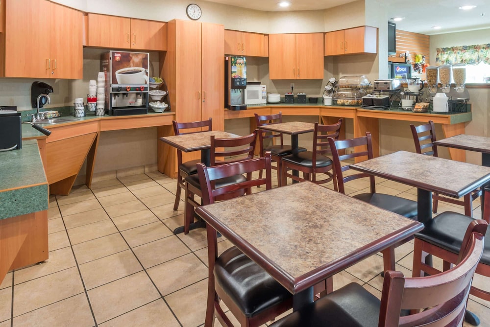 Microtel Inn Suites By Wyndham Uncasville 21/27