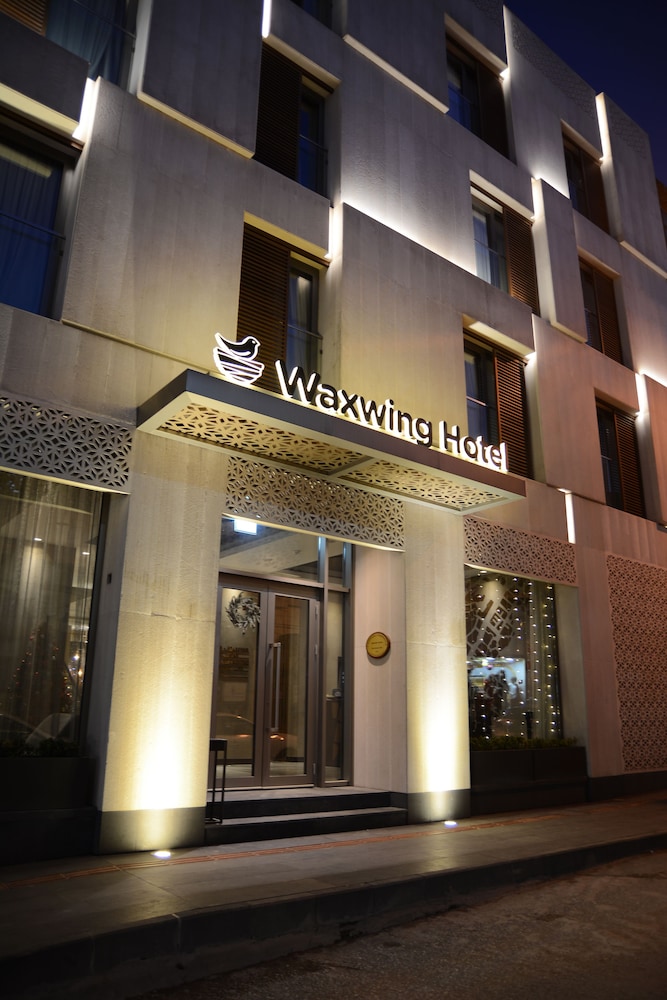 Waxwing Hotel 6/53