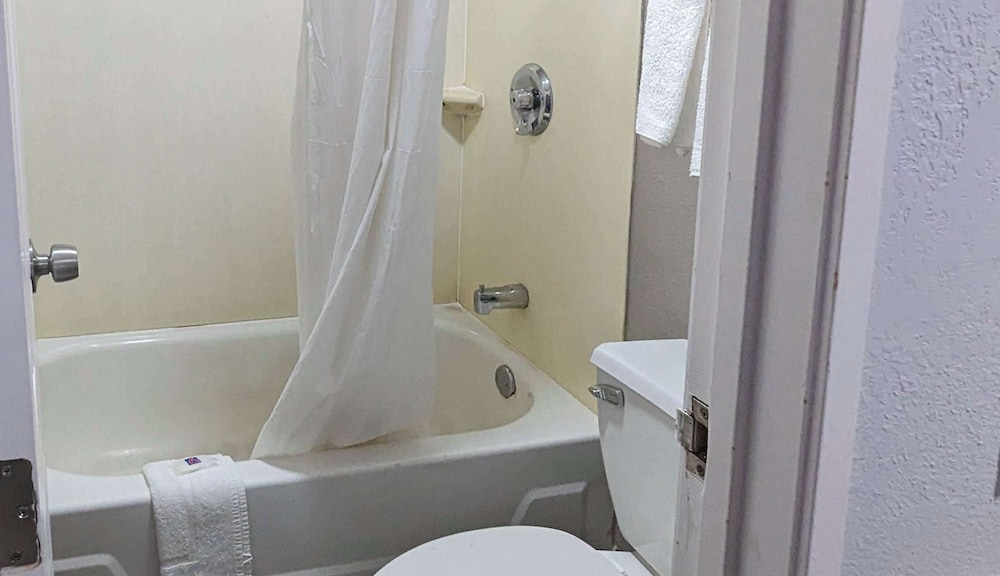 Motel6 Nashua, NH - North 57/58
