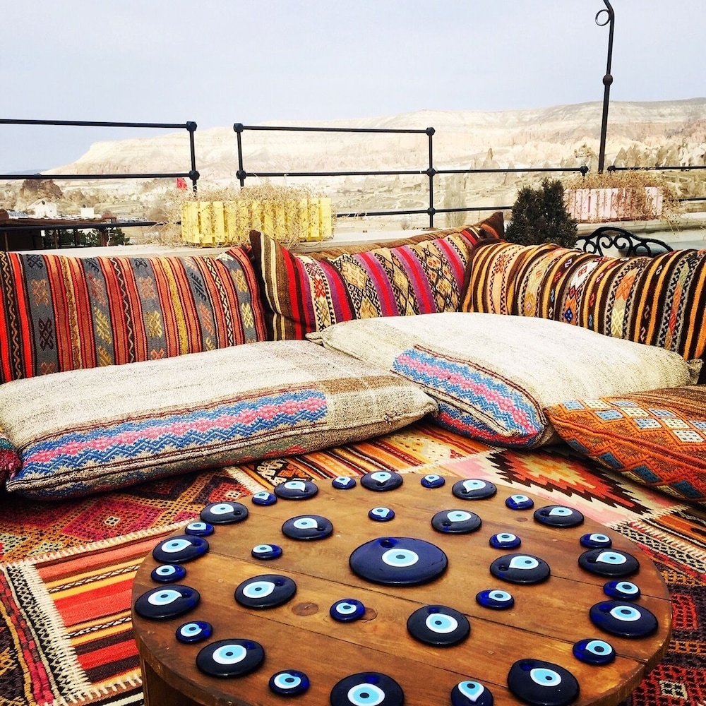 Caravanserai Inn Hotel 3/50