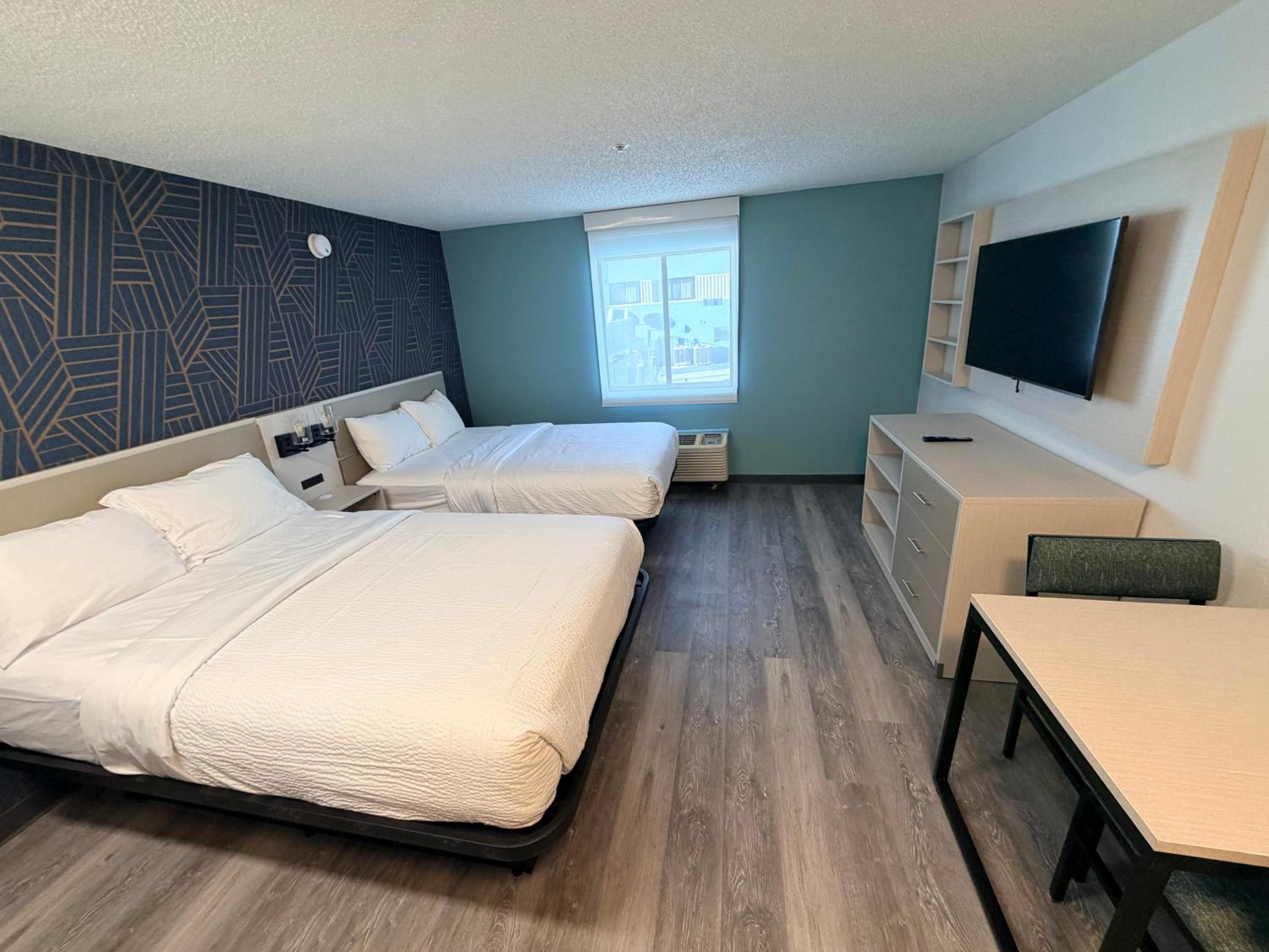 EFFICIENCY, 2 DOUBLE BEDS