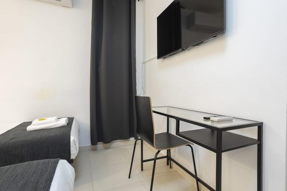 Hostal Bedmates 48/55