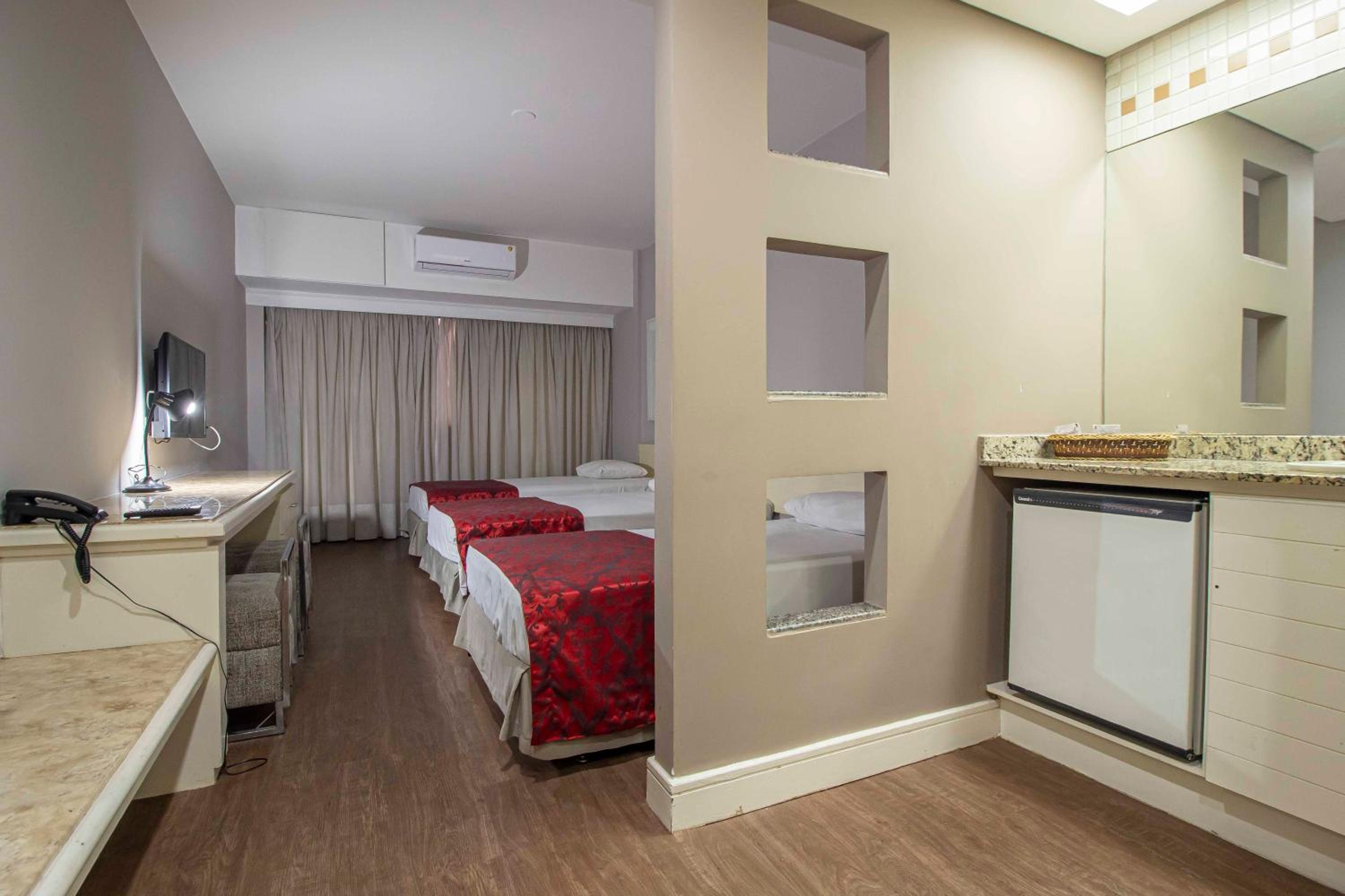 غرفة فاخرة ثلاثية بثلاثة أسرّة، Hotel Victoria Villa Curitiba By Nacional Inn 7/9