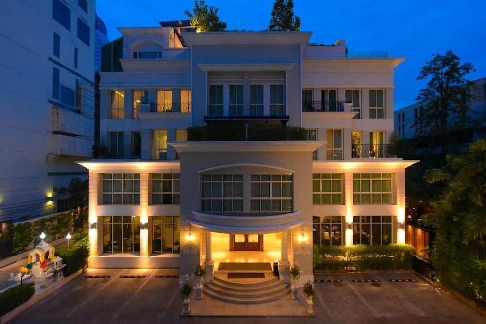 The Rose Residence 3/66