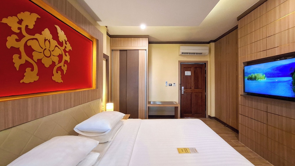 Quality Beach Resorts and Spa Patong 11/42