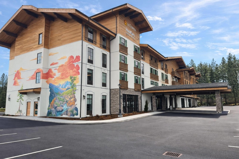 La Quinta Inn and Suites by Wyndham Leavenworth 56/60