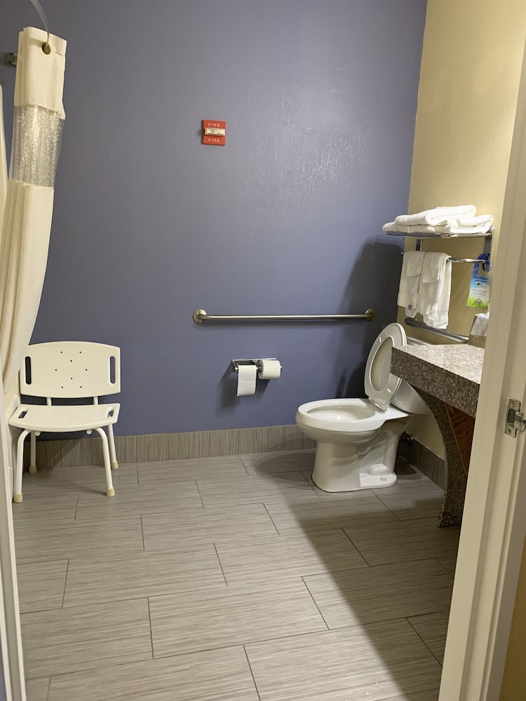 Days Inn & Suites by Wyndham Prattville-Montgomery 32/39