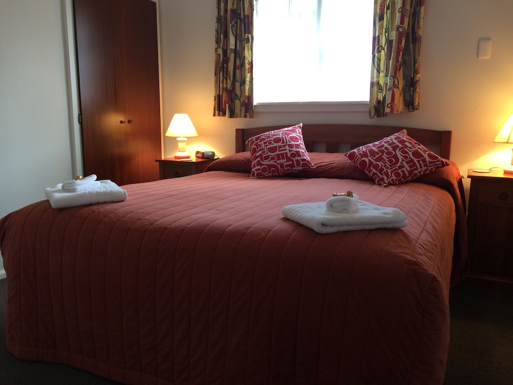 Earnslaw Motel 17/39