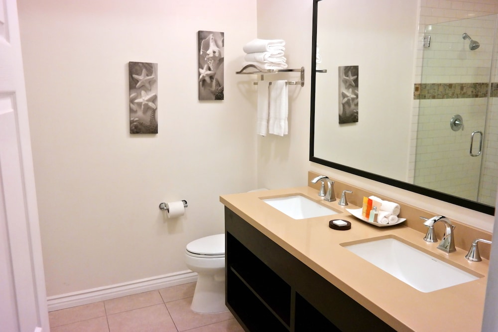 Malibu Country Inn 45/50