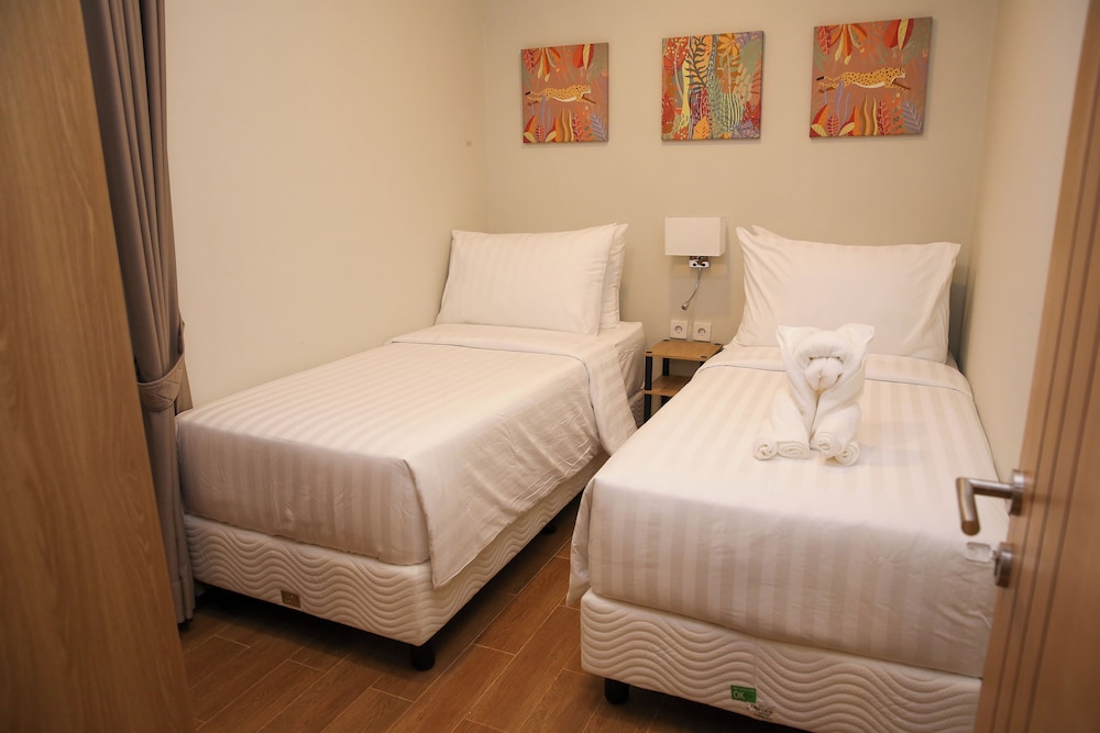 Avery Coconut Island Hotel and Beach Resort 12/47