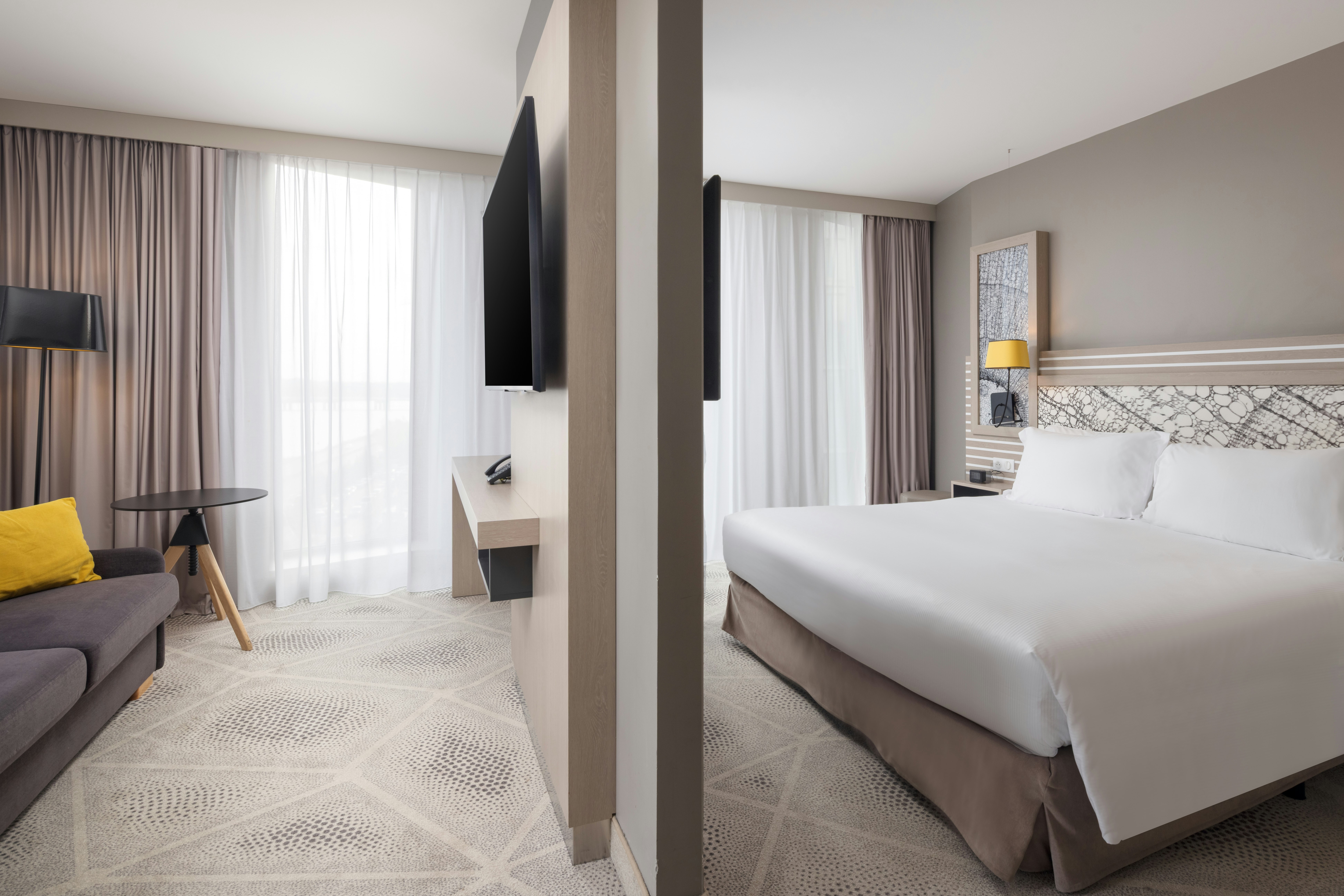 JUNIOR SUITE, KING BED